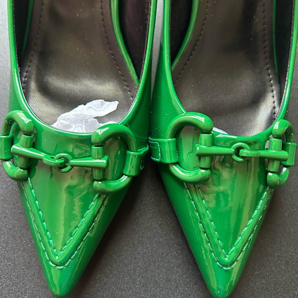 Green Fuzubi NWOT Women's Shoes Size 7.5 Pumps Original Box - Picture 3 of 9